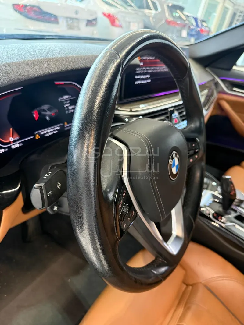 2023 BMW 5 Series 520i