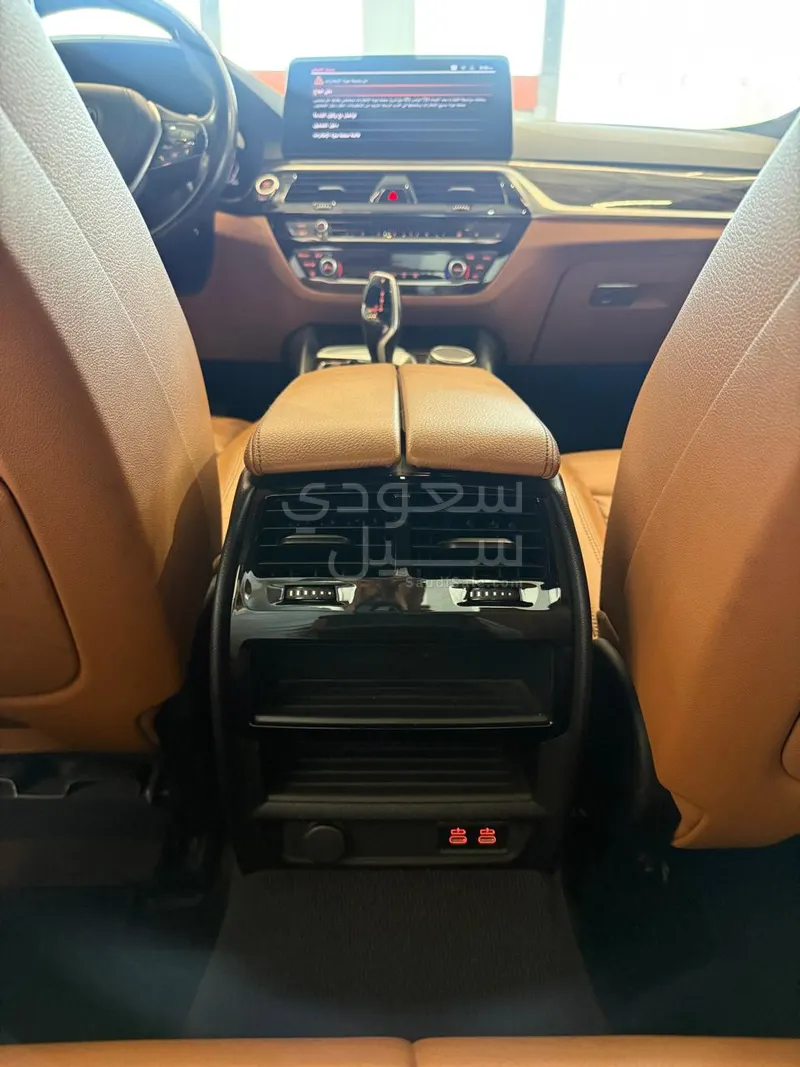 2023 BMW 5 Series 520i