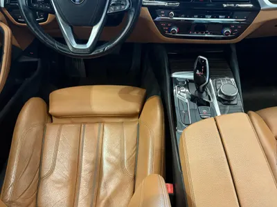 2023 BMW 5 Series 520i