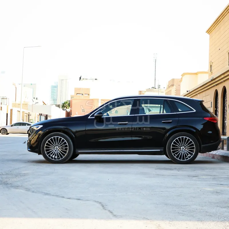2025 Mercedes-Benz GLC 200