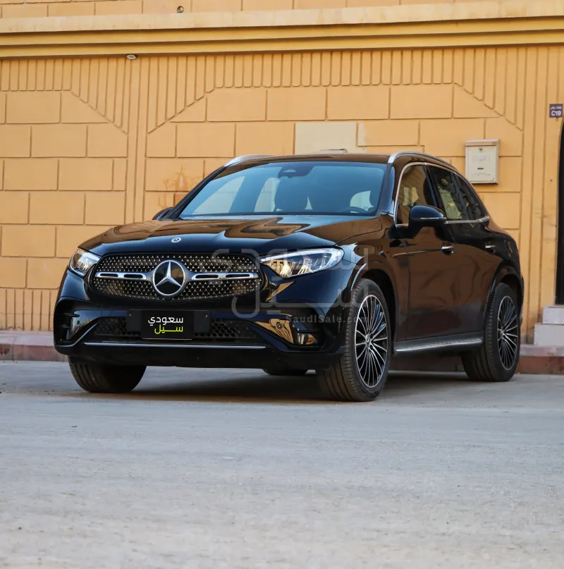 2025 مرسيدس - بنز جي إل سي 200 2025 مرسيدس - بنز جي إل سي 200