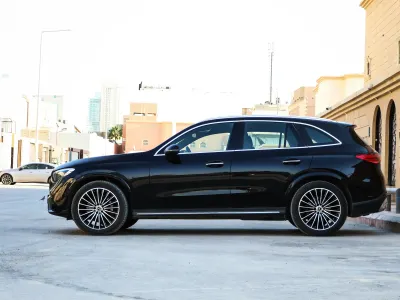 2025 مرسيدس - بنز جي إل سي 200 2025 مرسيدس - بنز جي إل سي 200