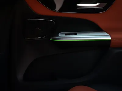 2025 مرسيدس - بنز جي إل سي 200 2025 مرسيدس - بنز جي إل سي 200