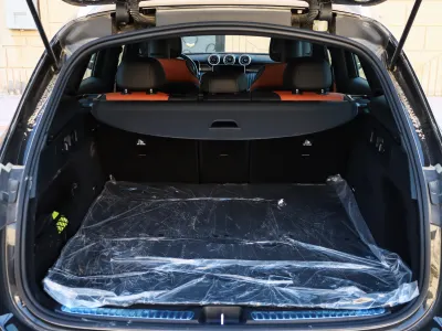 2025 مرسيدس - بنز جي إل سي 200 2025 مرسيدس - بنز جي إل سي 200