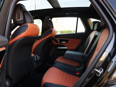 2025 مرسيدس - بنز جي إل سي 200 2025 مرسيدس - بنز جي إل سي 200