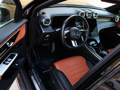 2025 مرسيدس - بنز جي إل سي 200 2025 مرسيدس - بنز جي إل سي 200