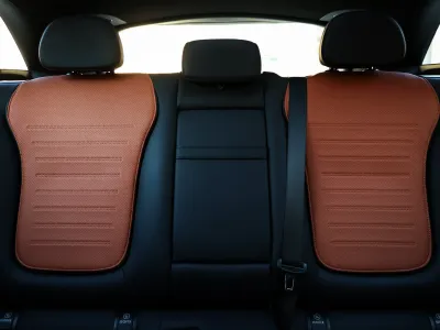 2025 مرسيدس - بنز جي إل سي 200 2025 مرسيدس - بنز جي إل سي 200