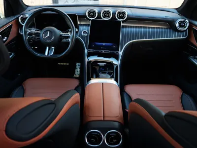 2025 مرسيدس - بنز جي إل سي 200 2025 مرسيدس - بنز جي إل سي 200