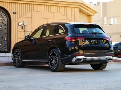 2025 مرسيدس - بنز جي إل سي 200 2025 مرسيدس - بنز جي إل سي 200