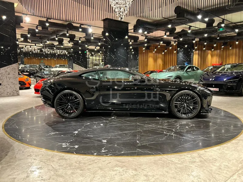 2024 استون مارتن دي بي 12