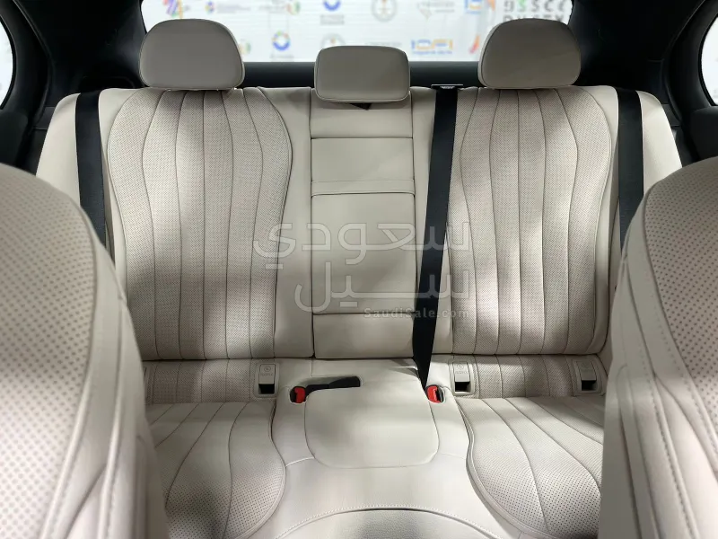 2025 Mercedes-Benz E 200