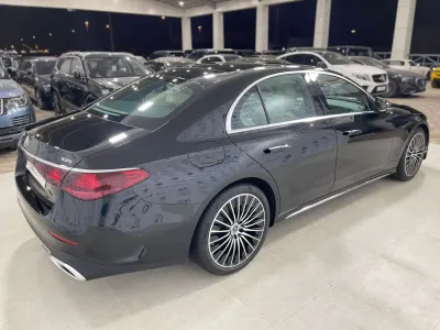 2025 Mercedes-Benz E 200