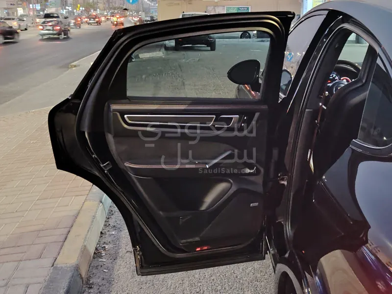 2022 Porsche Cayenne Coupe GTS