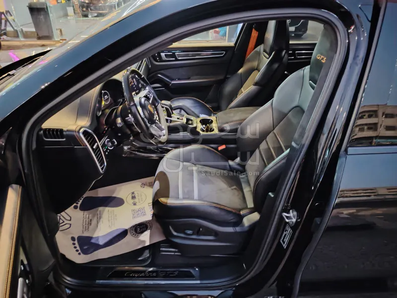 2022 Porsche Cayenne Coupe GTS