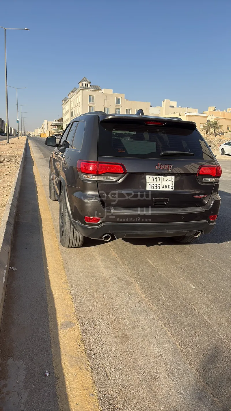 2017 جييب جراند شيروكي تريل هوك