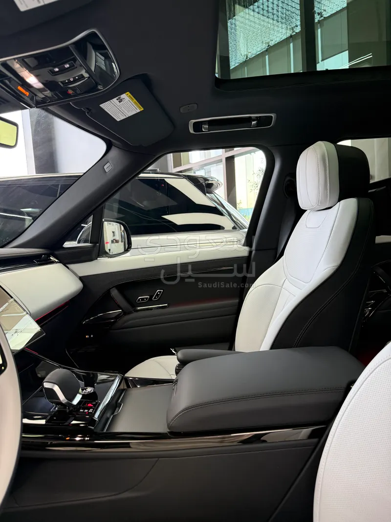 2025 لاند روفر رينج روفر سبورت اتش اس اي