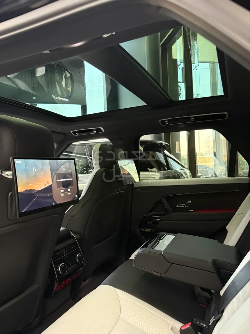 2025 لاند روفر رينج روفر سبورت اتش اس اي