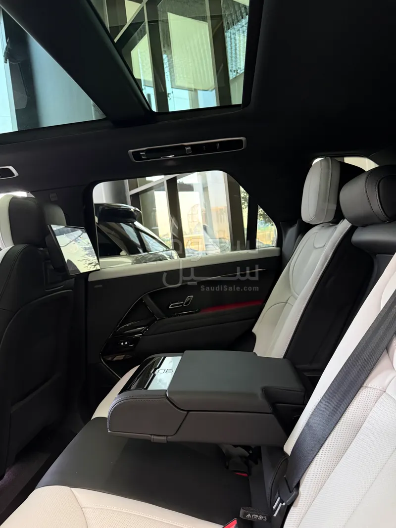 2025 لاند روفر رينج روفر سبورت اتش اس اي