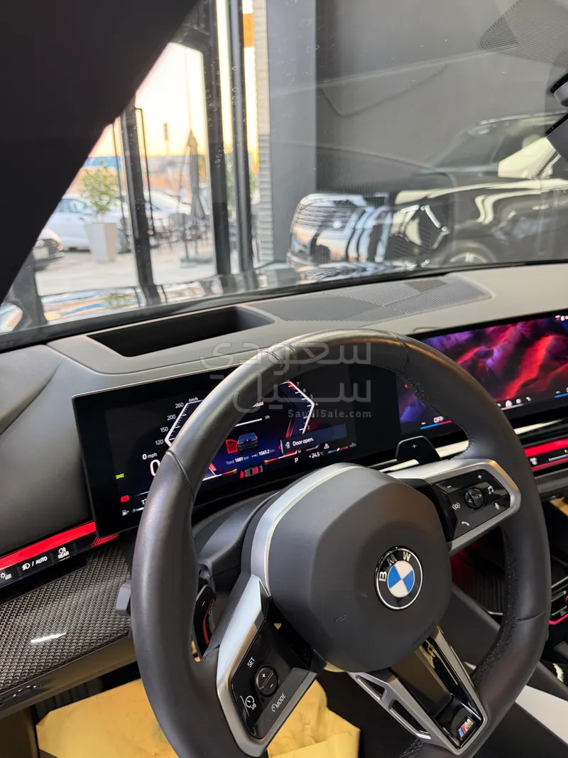 2025 بي ام دبليو الفئة الخامسة 520 أي إم كت