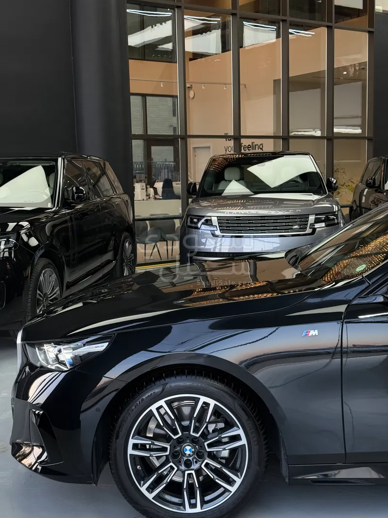 2025 بي ام دبليو الفئة الخامسة 520 أي إم كت