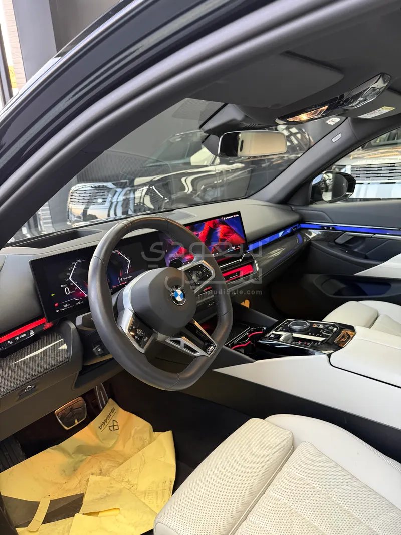 2025 بي ام دبليو الفئة الخامسة 520 أي إم كت