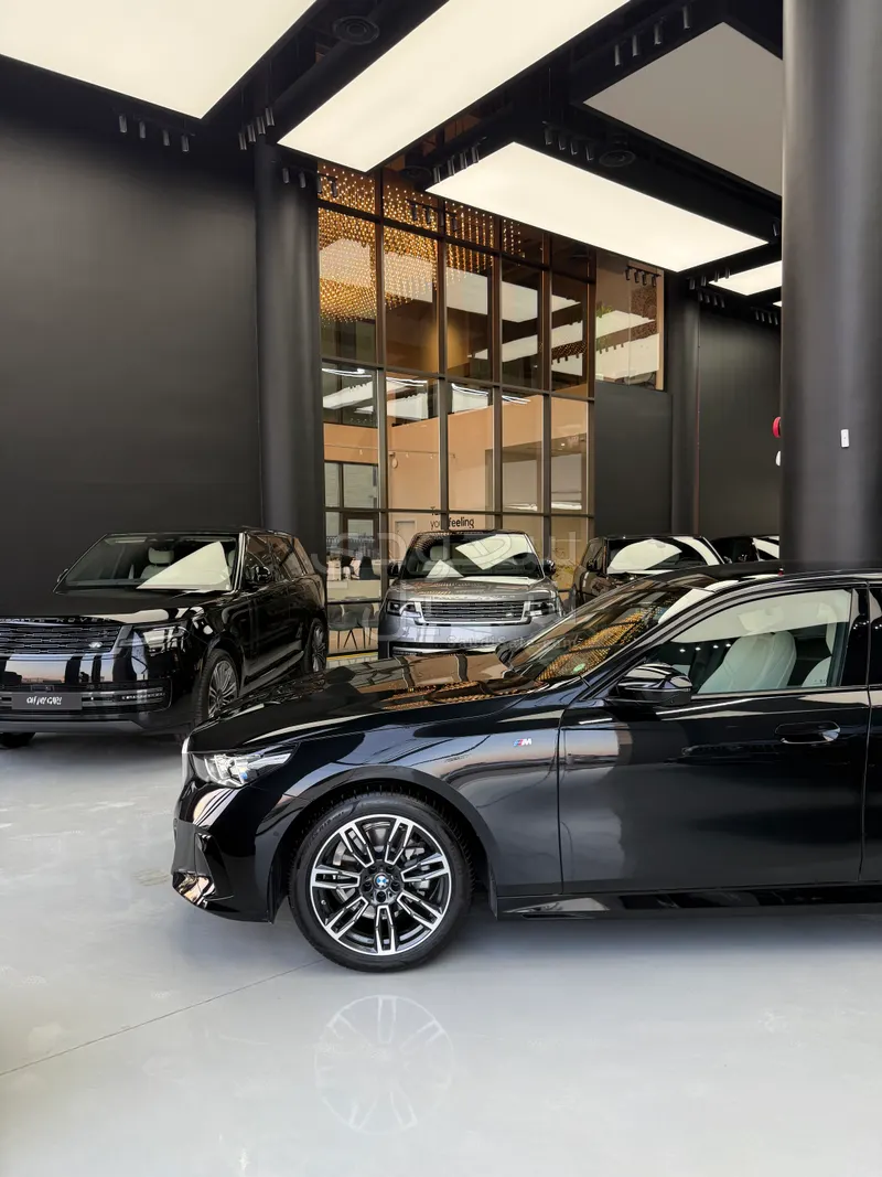 2025 بي ام دبليو الفئة الخامسة 520 أي إم كت