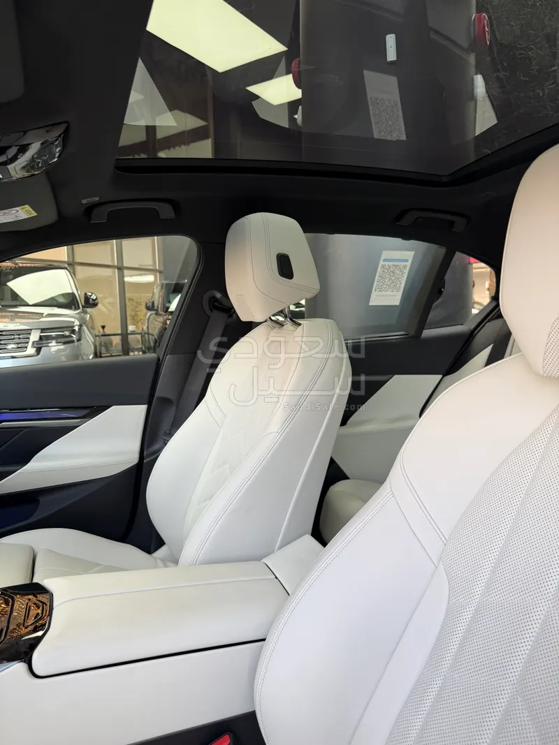 2025 بي ام دبليو الفئة الخامسة 520 أي إم كت