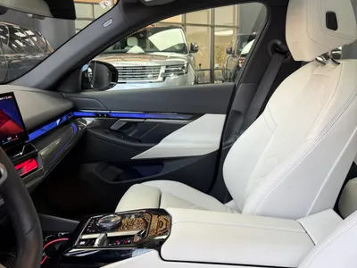 2025 بي ام دبليو الفئة الخامسة 520 أي إم كت