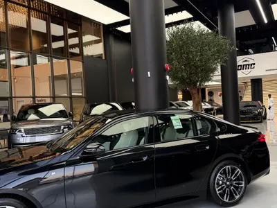 2025 بي ام دبليو الفئة الخامسة 520 أي إم كت