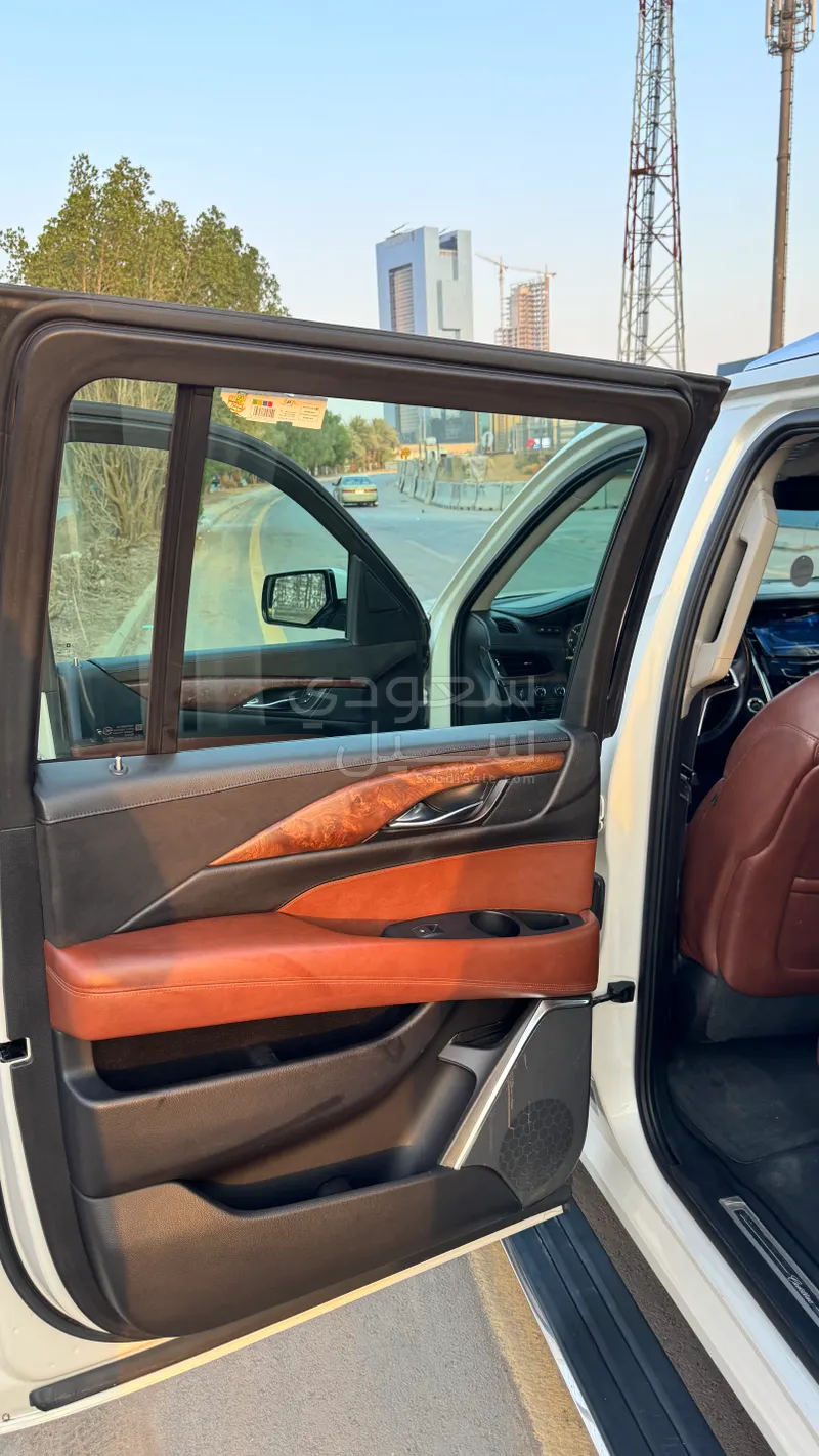 2015 كاديلاك اسكاليد بلاتينيوم