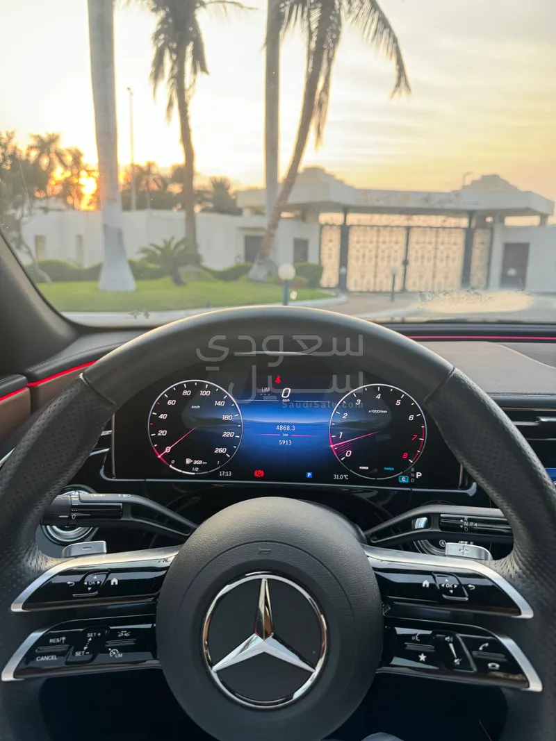 2025 مرسيدس - بنز إي 300