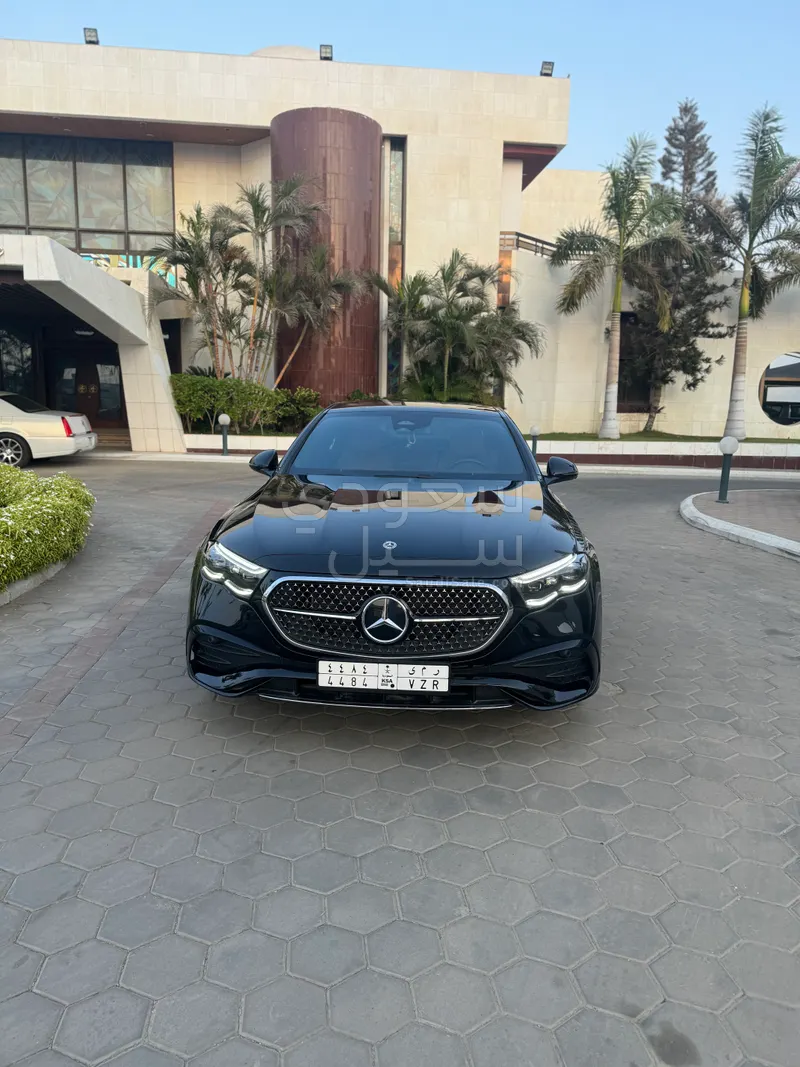 2025 مرسيدس - بنز إي 300