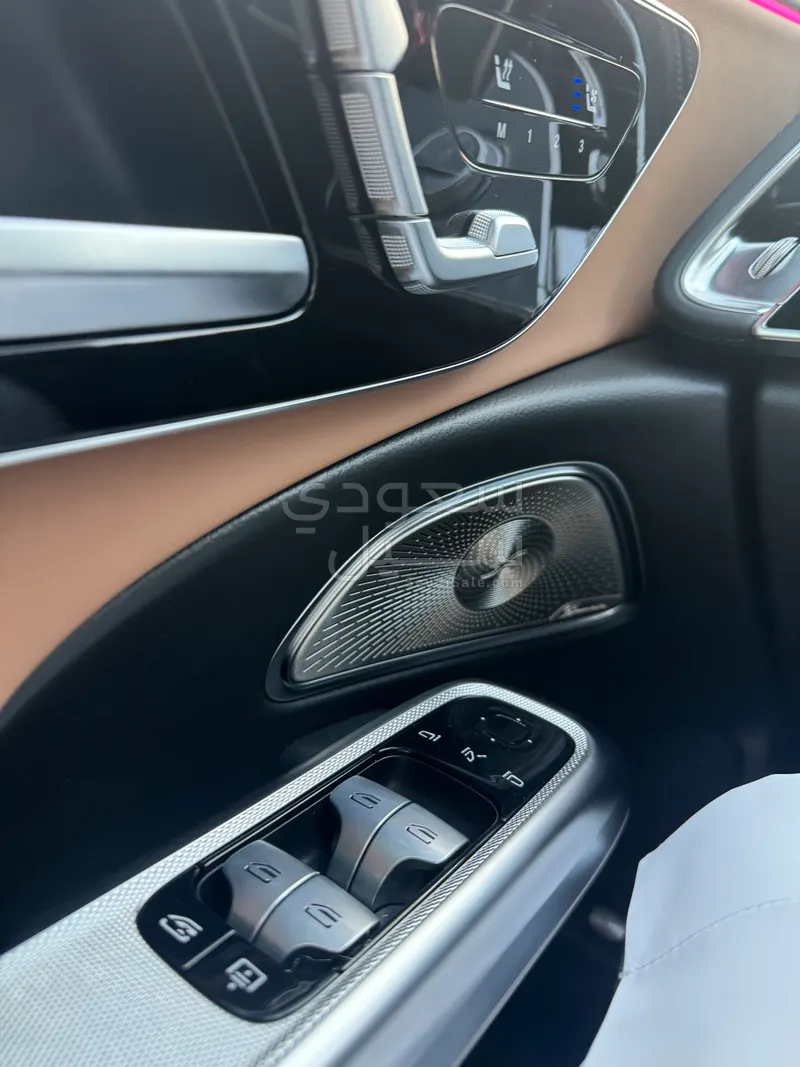 2025 مرسيدس - بنز إي 300