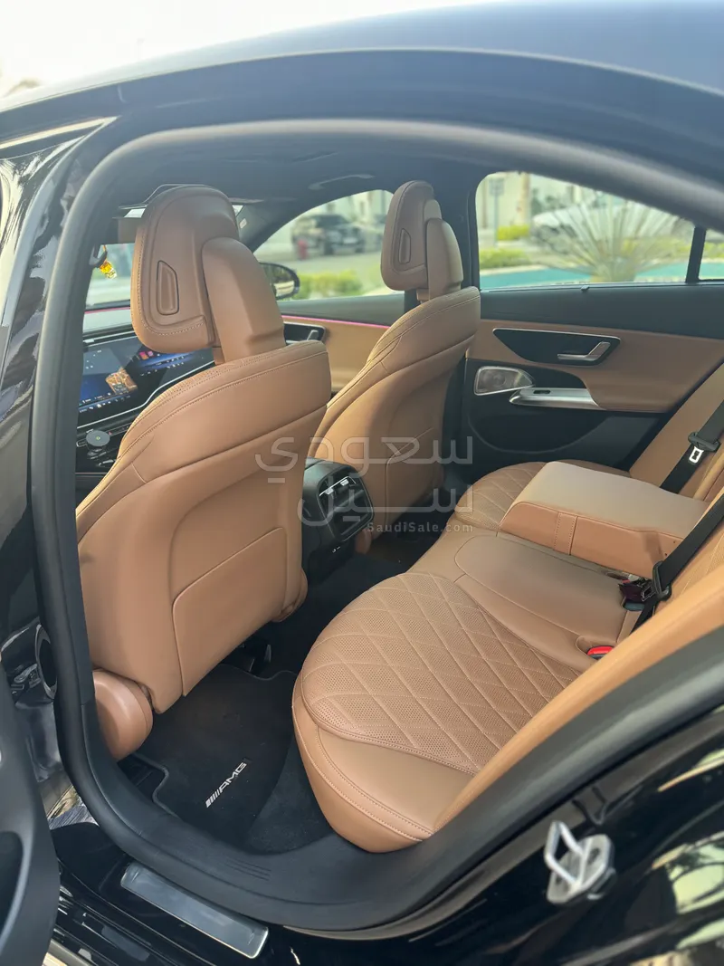 2025 مرسيدس - بنز إي 300