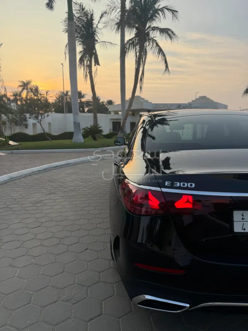2025 مرسيدس - بنز إي 300