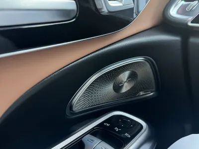 2025 مرسيدس - بنز إي 300