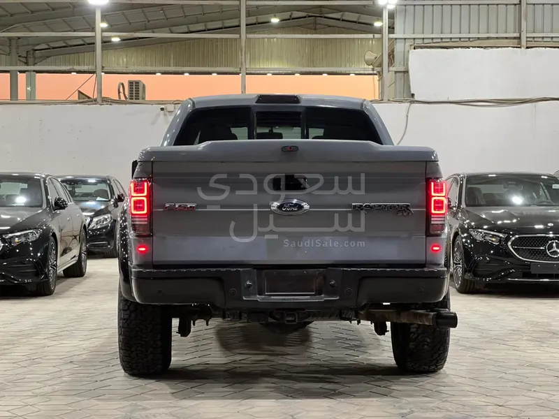 2014 فورد اف 150 اس في تي رابتر