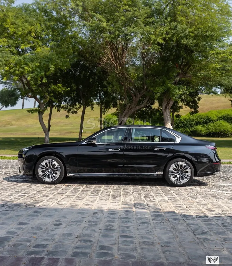 2023 بي ام دبليو الفئة السابعة 735أي