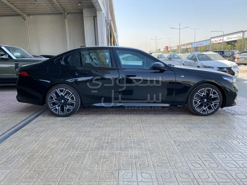 2026 بي ام دبليو الفئة الخامسة 520 أي إم كت