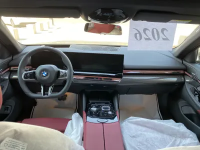 2026 بي ام دبليو الفئة الخامسة 520 أي إم كت