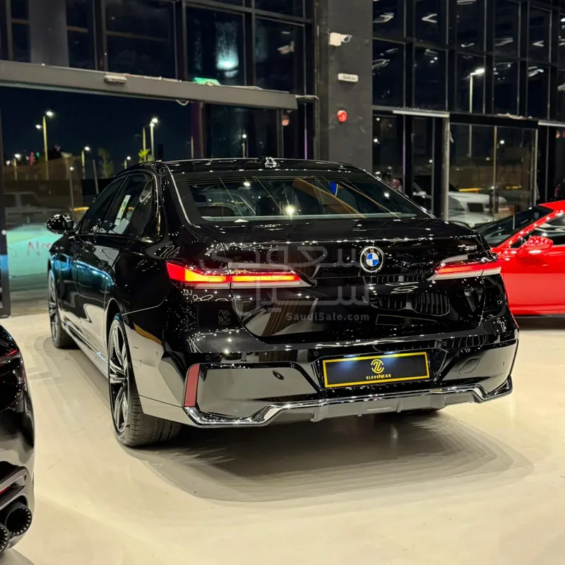 2026 بي ام دبليو الفئة السابعة 735أي