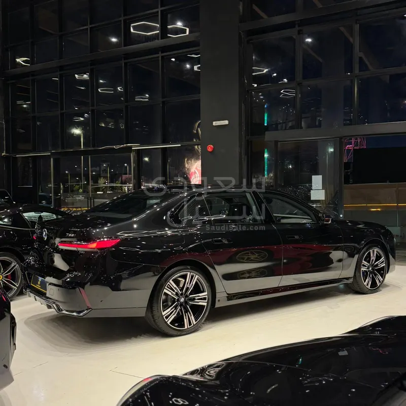 2026 بي ام دبليو الفئة السابعة 735أي