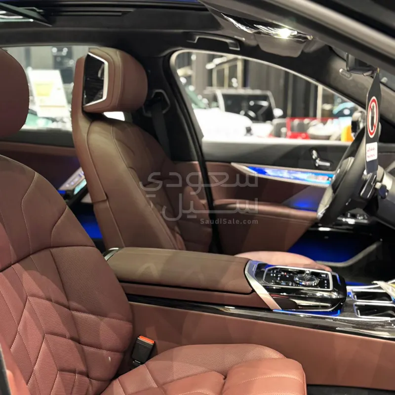 2026 بي ام دبليو الفئة السابعة 735أي