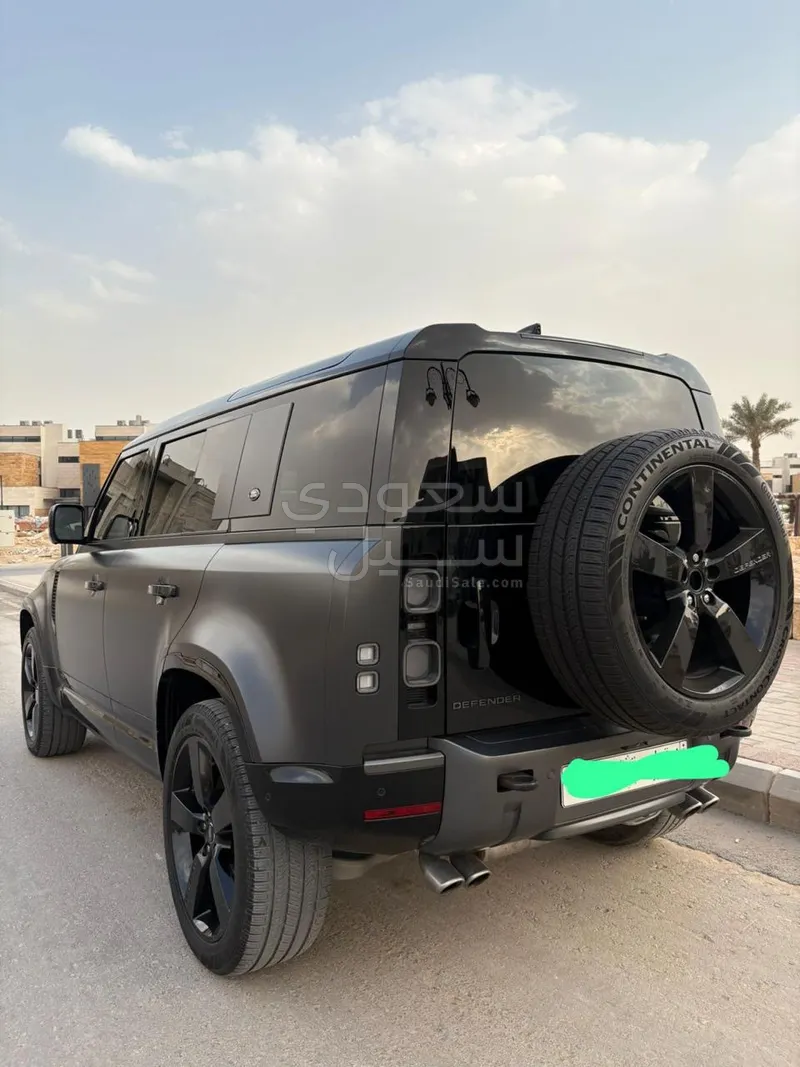 2023 لاند روفر ديفيندر 110