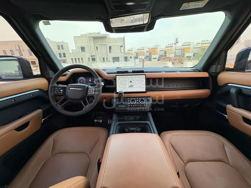 2023 لاند روفر ديفيندر 110