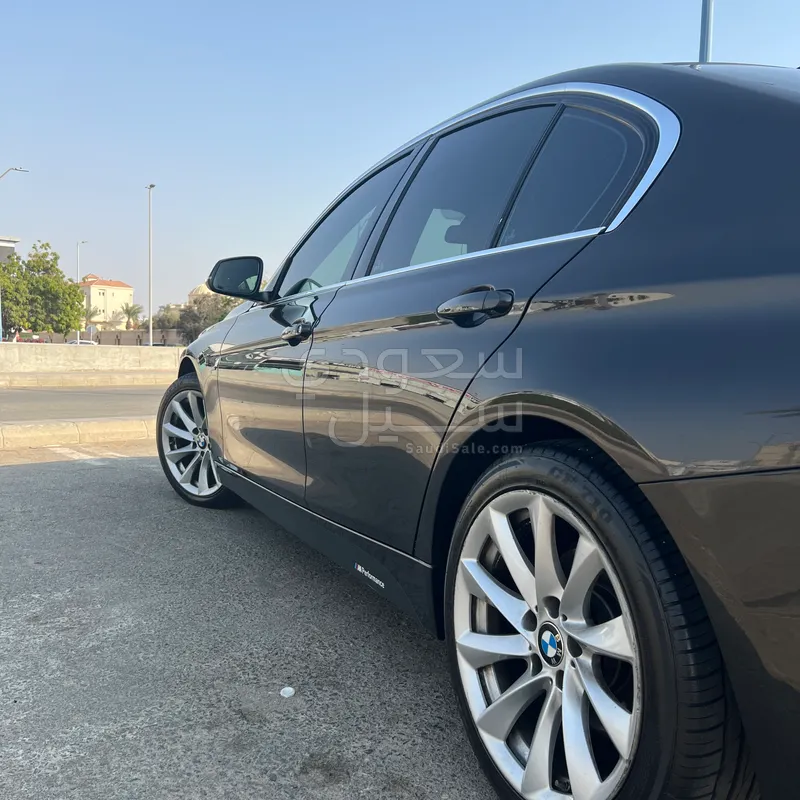 2018 بي ام دبليو الفئة الثالثة 320 أي