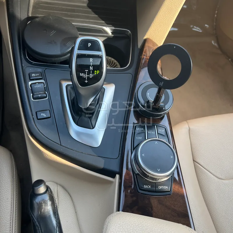 2018 بي ام دبليو الفئة الثالثة 320 أي