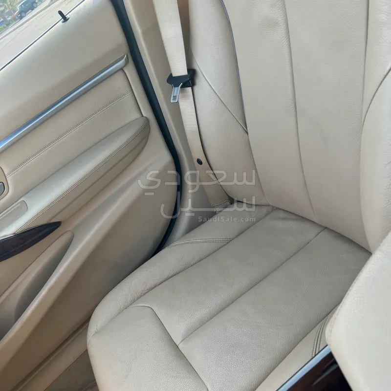 2018 بي ام دبليو الفئة الثالثة 320 أي