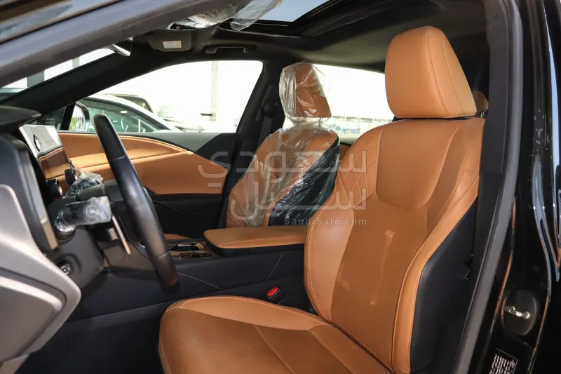 2024 لكزس أر إكس 350