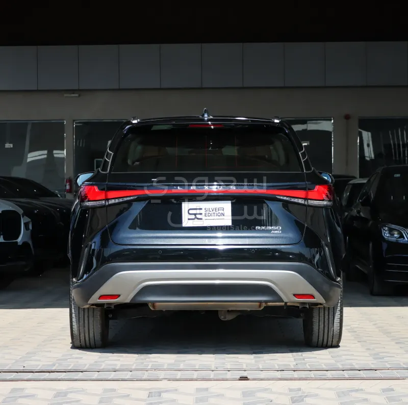 2024 لكزس أر إكس 350